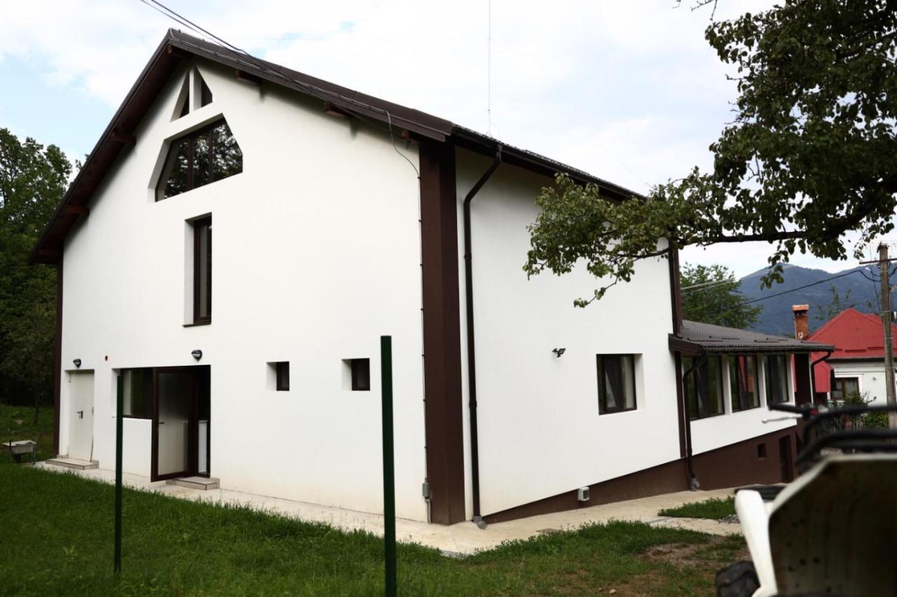 Hatasul Bunicului Arefu Kültér fotó